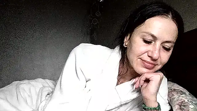 JulianaGold1 online show from May 2026 09:21:01 PM