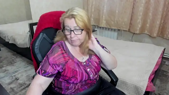 Snapshot of Frau_Marta chatting on June 2026 06:57:01 PM Frau Marta online show from June 2026 06:57:01 PM