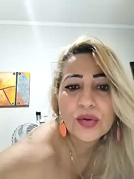 Snapshot of vivifernades chatting on December 2024 11:39:01 AM vivifernades online show from December 2024 11:39:01 AM