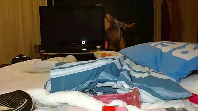 Snapshot of April_LoveUK chatting on March 2025 02:04:02 AM April LoveUK online show from March 2025 02:04:02 AM