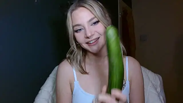 Snapshot of April_LoveUK chatting on March 2025 11:04:02 PM April LoveUK online show from March 2025 11:04:02 PM