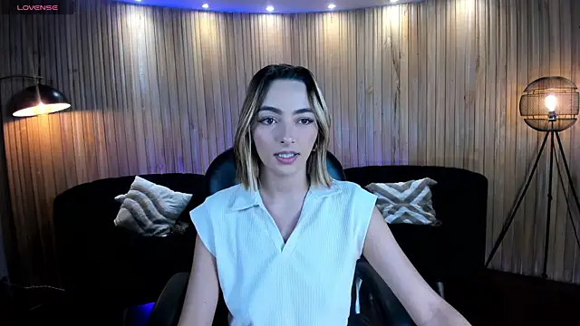 Snapshot of MelissaMoore_ chatting on April 2026 08:52:02 AM MelissaMoore online show from April 2026 08:52:02 AM