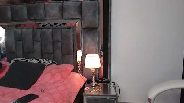 Christaly  online show from November 2025 05:44:01 AM