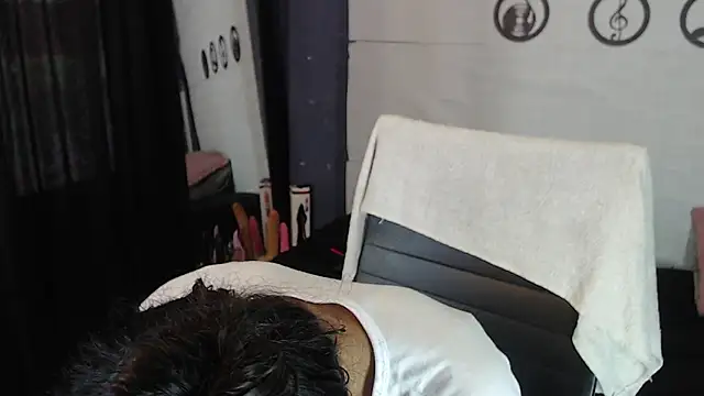 Snapshot of skinny_Yizz chatting on June 2026 07:03:02 PM skinny Yizz online show from June 2026 07:03:02 PM