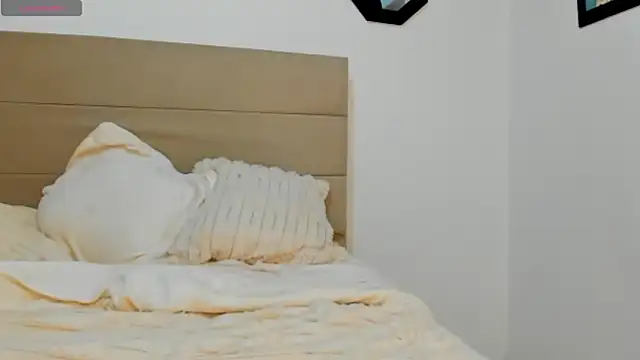 Dephne   online show from March 2025 04:45:01 PM