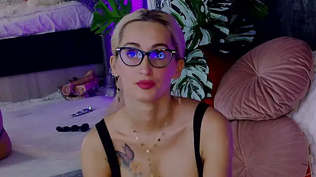 Snapshot of IsabelleEthan chatting on October 2025 01:48:02 AM IsabelleEthan online show from October 2025 01:48:02 AM