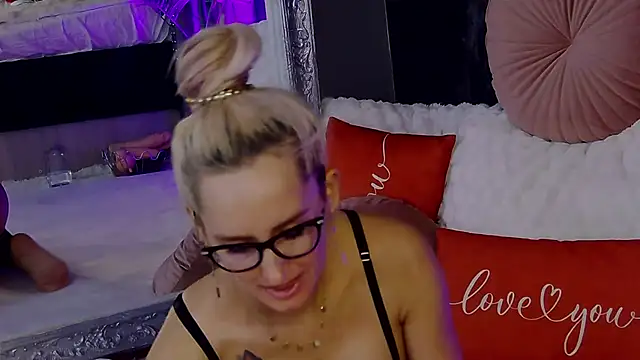 Snapshot of IsabelleEthan chatting on October 2025 01:14:01 AM IsabelleEthan online show from October 2025 01:14:01 AM