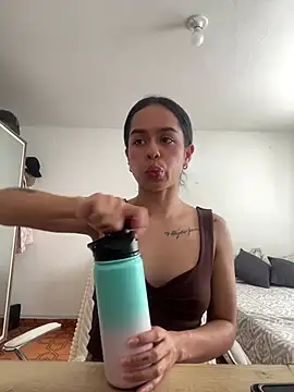 Snapshot of xlovelygirlx chatting on January 2025 08:03:02 PM xlovelygirlx online show from January 2025 08:03:02 PM