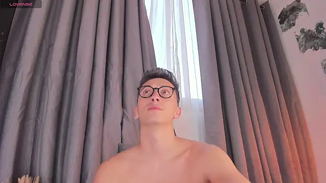 Thiago jones online show from November 2025 09:48:02 PM