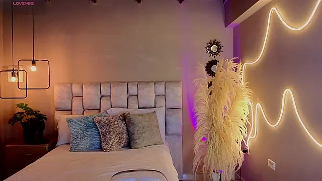 pamela reyes  online show from September 2025 07:06:02 PM