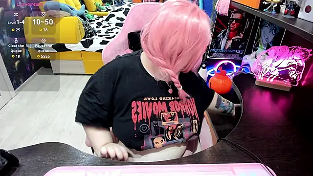 Softie Sofy online show from November 2025 03:19:01 AM