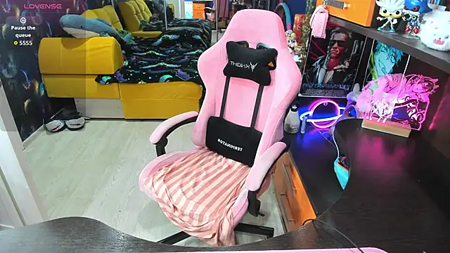 Softie Sofy online show from December 2025 01:32:02 AM