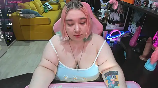 Snapshot of Softie_Sofy chatting on June 2026 04:14:02 AM Softie Sofy online show from June 2026 04:14:02 AM