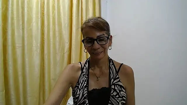 Snapshot of mommysexy16 chatting on October 2025 03:49:02 AM mommysexy16 online show from October 2025 03:49:02 AM