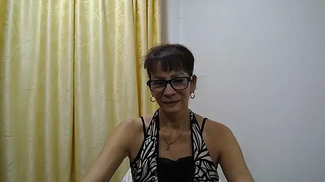 Snapshot of mommysexy16 chatting on October 2025 03:08:01 AM mommysexy16 online show from October 2025 03:08:01 AM
