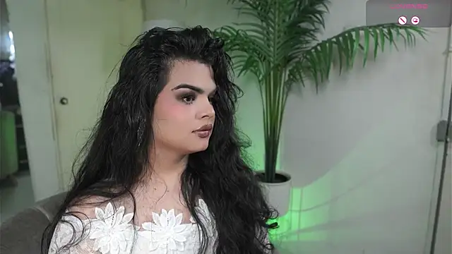 Snapshot of artechloe chatting on October 2025 06:49:02 PM artechloe online show from October 2025 06:49:02 PM