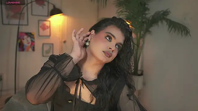 Snapshot of artechloe chatting on December 2025 10:39:02 PM artechloe online show from December 2025 10:39:02 PM