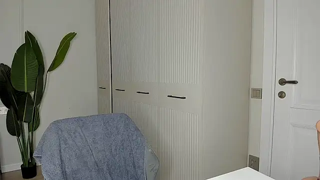 Snapshot of xx_leila chatting on October 2025 10:57:02 AM xx leila online show from October 2025 10:57:02 AM