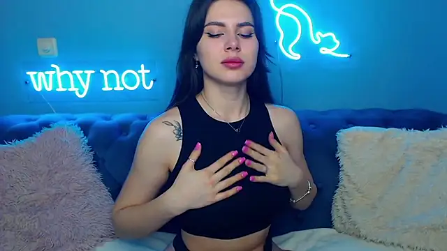 Snapshot of ViollinaLove chatting on March 2025 05:43:02 AM ViollinaLove online show from March 2025 05:43:02 AM