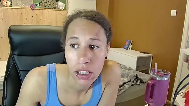 Snapshot of AaliyahHarris chatting on April 2026 07:58:01 PM AaliyahHarris online show from April 2026 07:58:01 PM