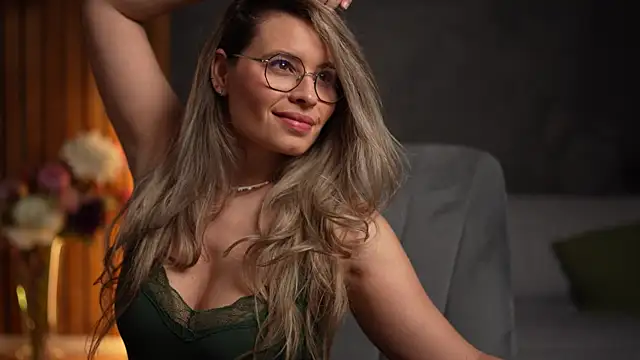 BrandyWhite online show from December 2025 05:34:01 AM