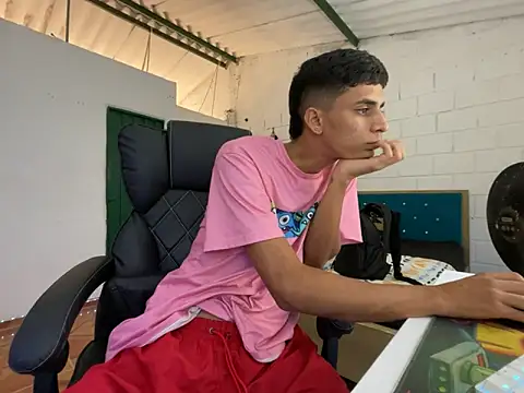 Max TheHorseDick online show from February 2025 10:31:02 PM