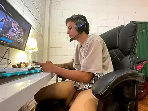 Max TheHorseDick online show from September 2025 02:22:02 AM