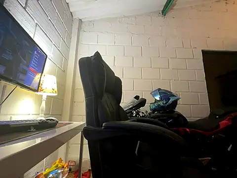 Max TheHorseDick online show from September 2025 03:51:01 AM