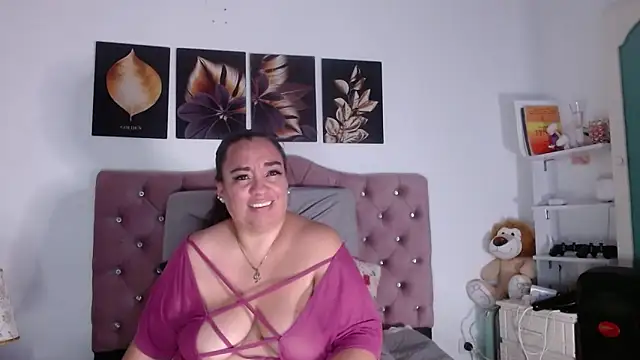 Snapshot of -helen chatting on October 2025 05:30:01 AM -helen online show from October 2025 05:30:01 AM