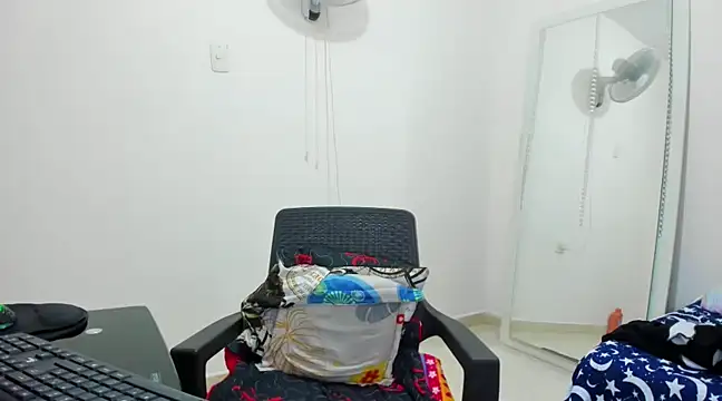 Snapshot of HUGEBOOBS_MILF chatting on December 2024 05:02:01 AM HUGEBOOBS MILF online show from December 2024 05:02:01 AM