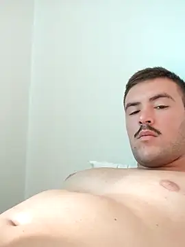 urielpereira online show from November 2025 04:28:02 PM