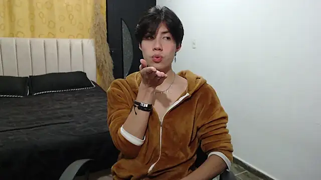 Elio-cam online show from December 2024 08:44:01 AM