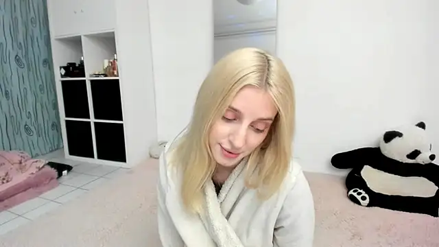 Snapshot of KenzieDawton chatting on May 2026 05:06:01 PM KenzieDawton online show from May 2026 05:06:01 PM