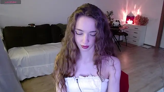 Weeissy online show from December 2024 05:02:01 PM