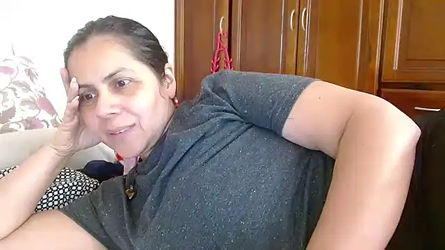 Sara Brandon online show from September 2025 06:31:01 PM