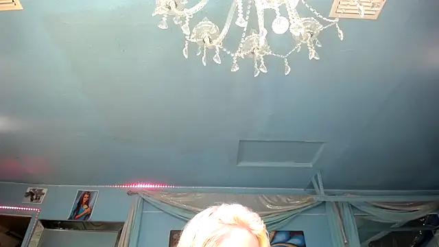 Snapshot of ADRIANNA_FOX chatting on February 2025 06:44:01 AM ADRIANNA FOX online show from February 2025 06:44:01 AM