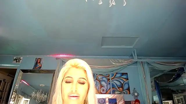 Snapshot of ADRIANNA_FOX chatting on February 2025 06:10:02 AM ADRIANNA FOX online show from February 2025 06:10:02 AM