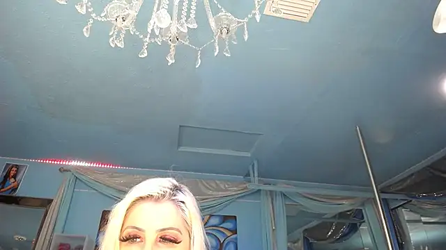 Snapshot of ADRIANNA_FOX chatting on September 2025 05:19:02 AM ADRIANNA FOX online show from September 2025 05:19:02 AM