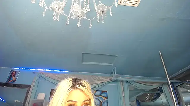 Snapshot of ADRIANNA_FOX chatting on April 2026 04:24:02 AM ADRIANNA FOX online show from April 2026 04:24:02 AM