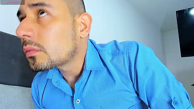 jhonyalzate2 online show from March 2025 11:22:01 PM