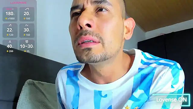 jhonyalzate2 online show from November 2025 03:18:02 AM