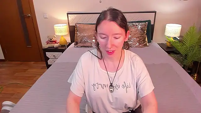 Snapshot of CatherineWalls chatting on May 2026 04:40:01 AM CatherineWalls online show from May 2026 04:40:01 AM