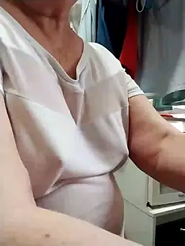 Snapshot of Vicky_Rosse chatting on November 2025 04:36:01 PM Vicky Rosse online show from November 2025 04:36:01 PM