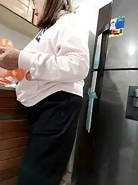 Snapshot of Vicky_Rosse chatting on February 2026 08:21:01 PM Vicky Rosse online show from February 2026 08:21:01 PM