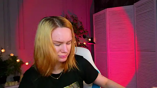 Ramona    online show from March 2026 06:19:01 AM