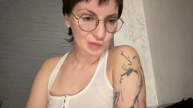 -CatchMe- online show from December 2025 10:27:02 PM