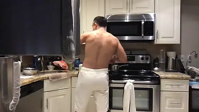 Snapshot of BigGuyMuscle chatting on June 2026 01:06:01 AM BigGuyMuscle online show from June 2026 01:06:01 AM