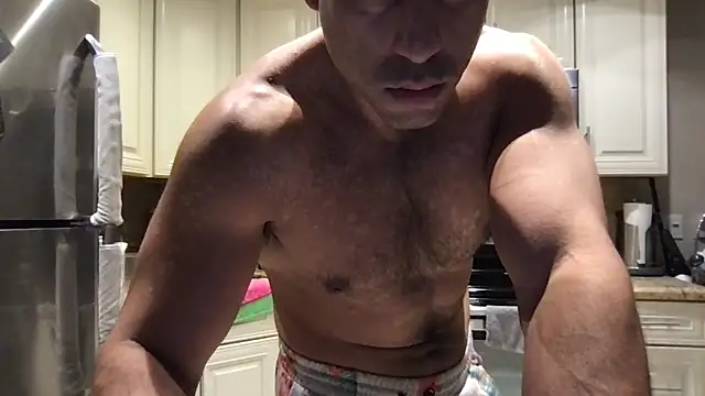Snapshot of BigGuyMuscle chatting on June 2026 04:48:02 AM BigGuyMuscle online show from June 2026 04:48:02 AM
