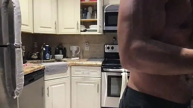 Snapshot of BigGuyMuscle chatting on June 2026 11:20:02 PM BigGuyMuscle online show from June 2026 11:20:02 PM