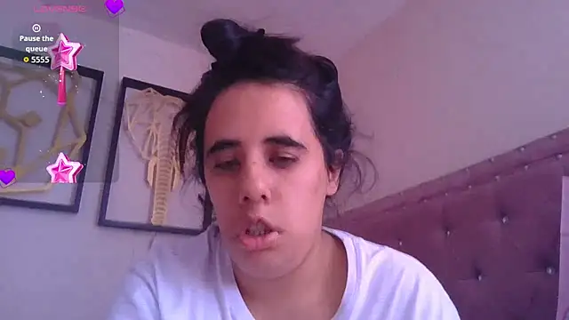 Snapshot of annarose19 chatting on May 2026 06:05:02 PM annarose19 online show from May 2026 06:05:02 PM